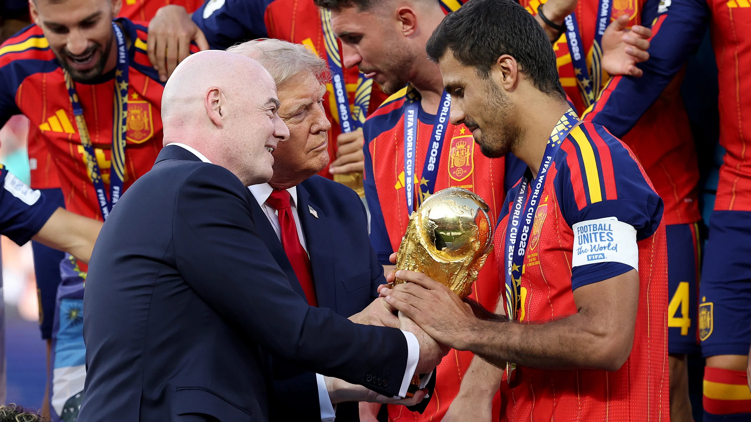 曝FIFA密谋世界杯扩军至64队,2030年或迎史上最大规模变革