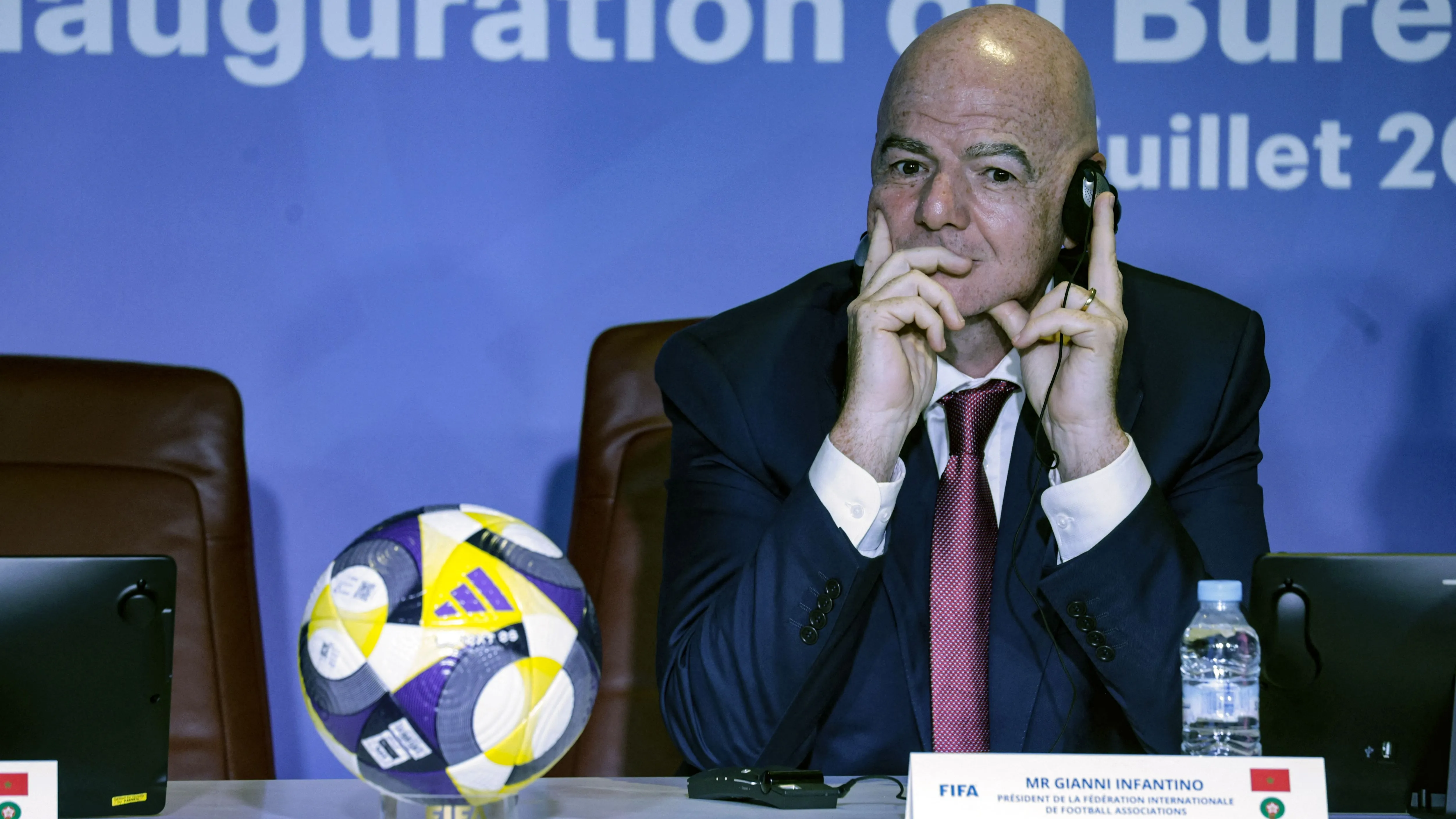 因凡蒂诺紧急会议应对危机,FIFA主席面临最危险时刻