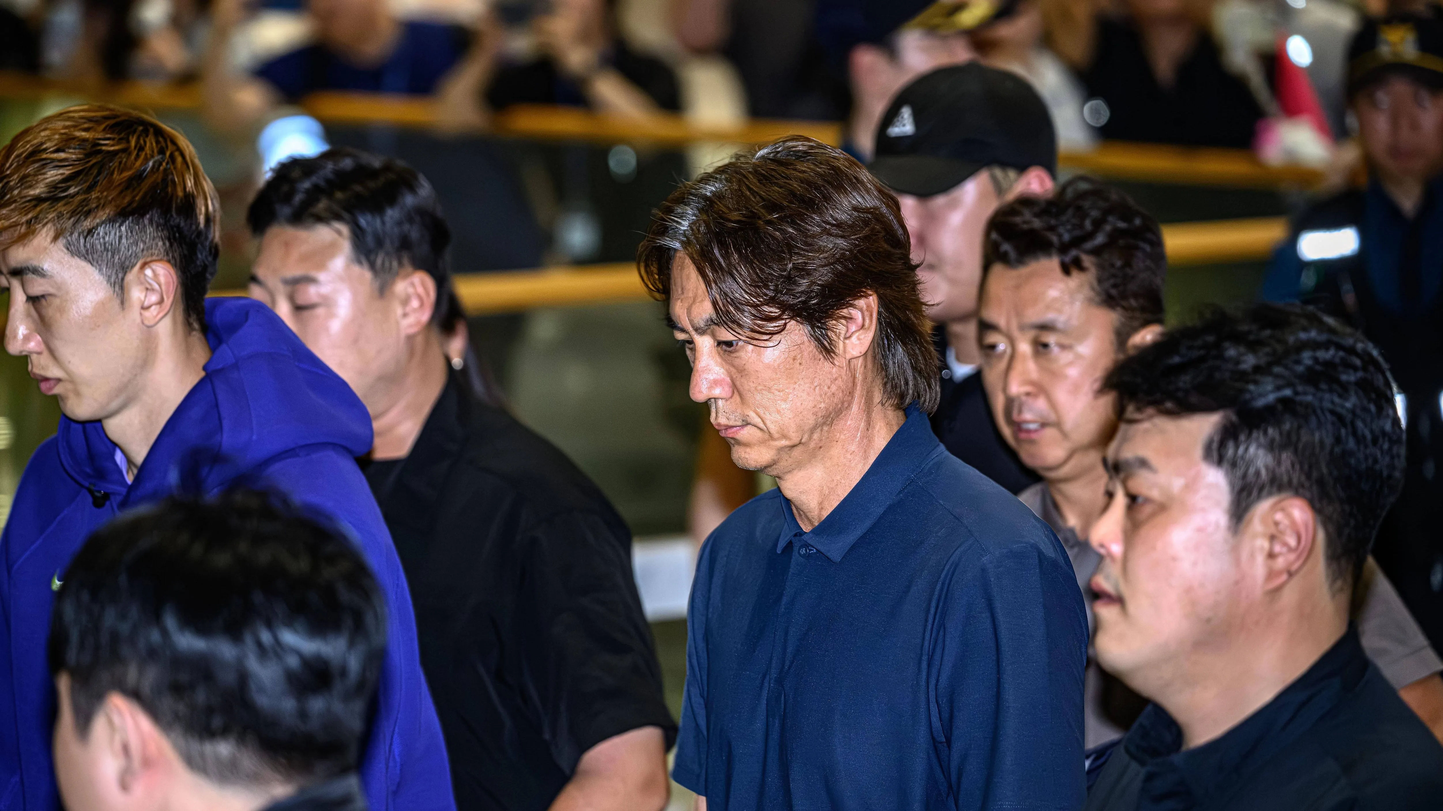 “教练的面包店”丑闻:警方突击搜查韩国足协大楼,洪明甫任命风波再起