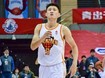 你是中锋？周鹏出战19分钟抢下全场最高9板 另有3分1助