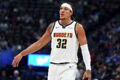 内外开花！阿隆·戈登半场7中4贡献12分 三分4中2