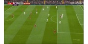 加克波走底线内切传中被挡了一下，麦卡利斯特射门被解围