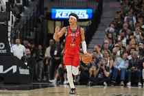 追平三分吃帽！7号秀费尔斯12中8得21分6板1助4断 三分4中3