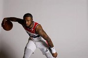 乱战高手！惠特摩尔半场10分钟6中5砍下14分5板 罚球3中3