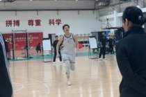 开赛倒计时！王哲林参加CBA新赛季体测 17折满分过关