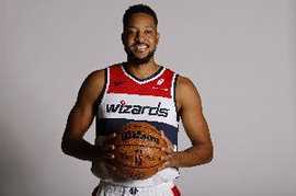 CJ·麦科勒姆成为NBA杯历史上第二位投进至少10记三分的球员