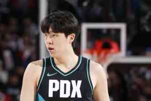 青岛媒体:杨瀚森的确没有达到NBA先发中锋水平 但其进步有目共睹