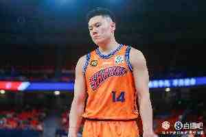 主攻手！李弘权半场8中7砍最高18分 三分5中4