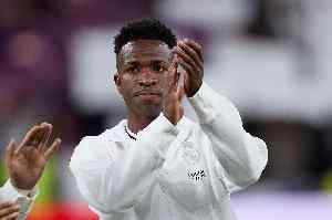 马卡电台记者:弗洛伦蒂诺绝对不想让维尼修斯离开,很快宣布续约