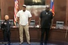 奥尼尔资助有警察梦的2.21米大个:承担生活费+考上送定制警车