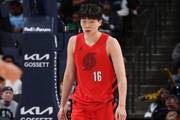 拓媒：杨瀚森在G联赛表现出色但在NBA还不足以进轮换 这有点尴尬
