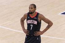 KD:我知道自己最近三分投得很烂 我想扭转这一点但罚球又飞了