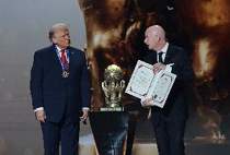 卫报:FIFA部分人士对授予特朗普和平奖感到尴尬,但组织坚持决定