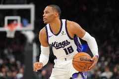 致敬威少加冕历史控卫得分王！后者：感谢国王为我准备这样的活动
