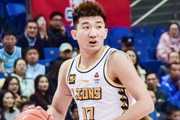 媒体人:孙铭徽距腓前韧带撕裂 休息的时间要以月计了 非常不走运