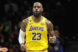最长的河！詹姆斯成NBA单场砍25分&30分&35分&40分&三双最老球员
