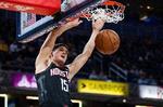 美记:谢泼德得分能力惊人但对手总会点他 他须在防守端站稳脚跟
