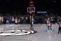皆大欢喜！剩1.5秒篮网落后1分 开球给后场绝杀投出离谱三不沾