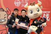 ?3.20青春足球场 幸运家庭走进内场 送上海牛32周年纪念礼盒